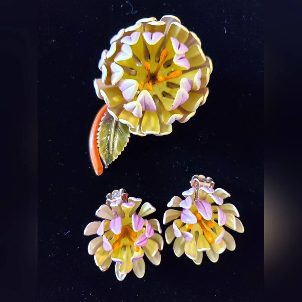 Vintage Enamel Spider Mum Set 1970's Flower Power Pastel Floral Garden